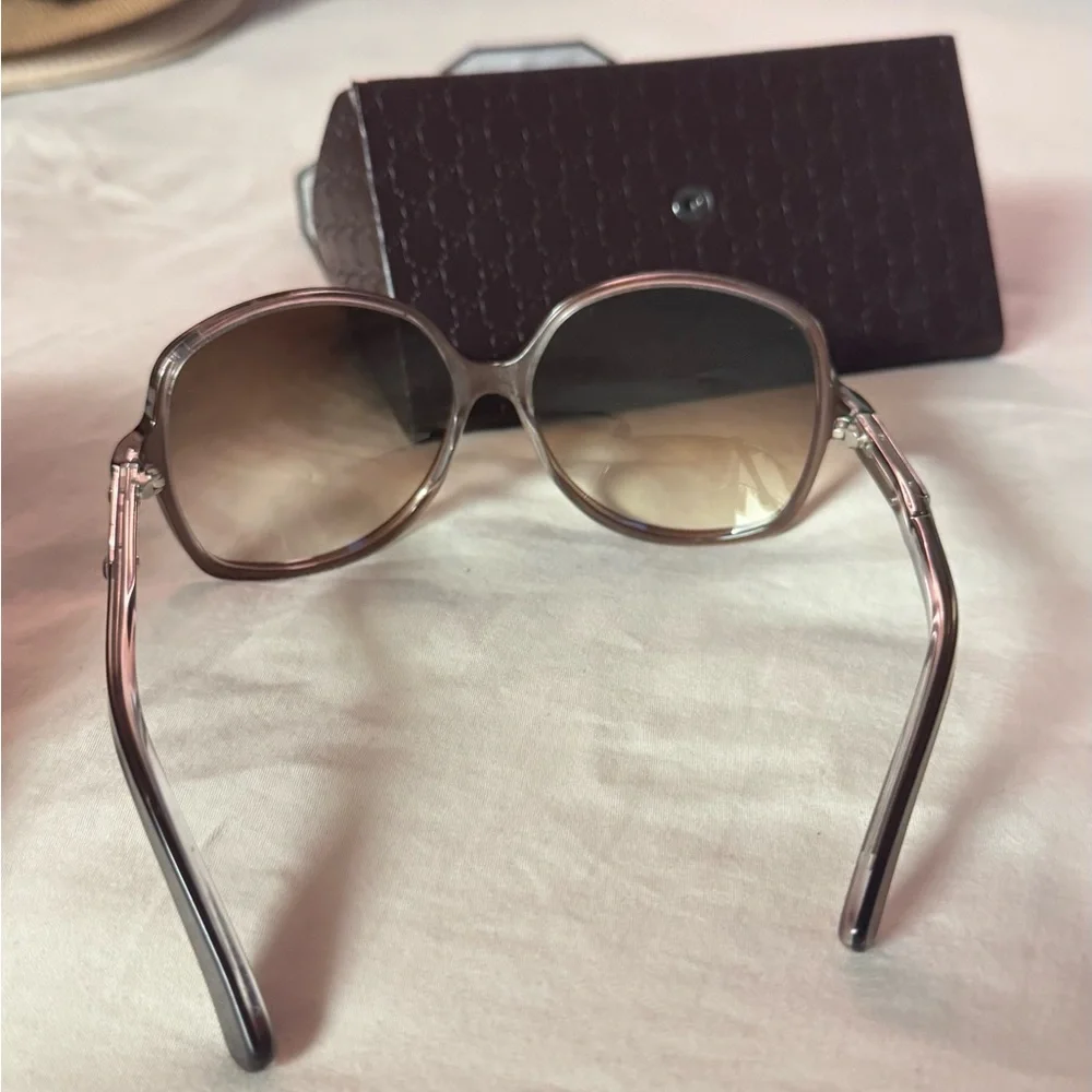 Gucci Elegant Brown Sunglasses - Picture 8 of 9